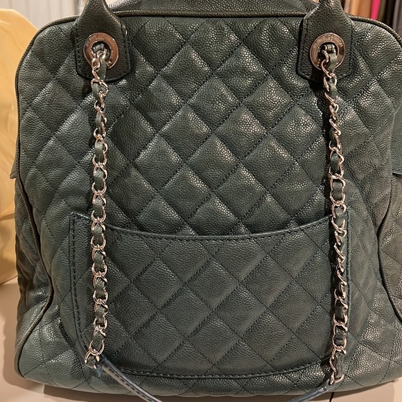 Large Chanel handbag, pet & smoke free home. Wore it a handful of times. - Picture 6 of 12